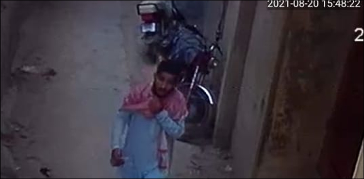 دن دہاڑے گھر کے سامنے سے موٹر سائیکل چوری (ویڈیو)