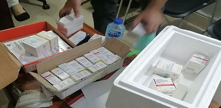 پمز اسپتال سے اسمگل کورونا ادویات بیچنے والے گروہ کا کارکن گرفتار، ایکٹیمرا انجکشن برآمد