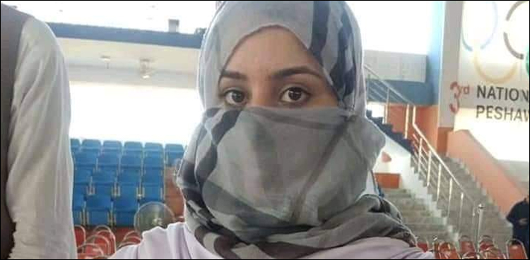 امتحان میں 1100 میں سے 1100 نمبر متنازع بن گئے، مردان بورڈ کی طالبہ قندیل کا انٹرویو