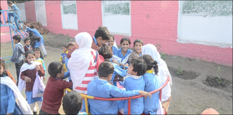 پانچ لاکھ بچوں نے سرکاری اسکولوں کو خیر باد کہہ دیا