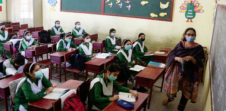 تعلیمی اداروں میں مرد و خواتین اساتذہ پر بڑی پابندی عائد