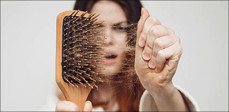 موسم سرما میں بالوں کو گرنے سے کیسے بچایا جائے؟ آسان نسخہ