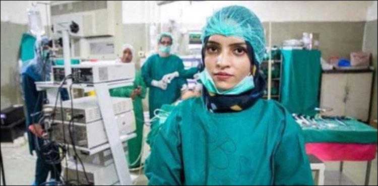 پاکستان میں مقیم افغان پناہ گزین ڈاکٹر کے لیے عالمی اعزاز