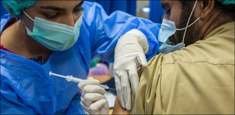 سندھ میں کرونا ڈیوٹی کرنے والے ویکسی نیٹرز 8 ماہ سے تنخواہوں سے محروم