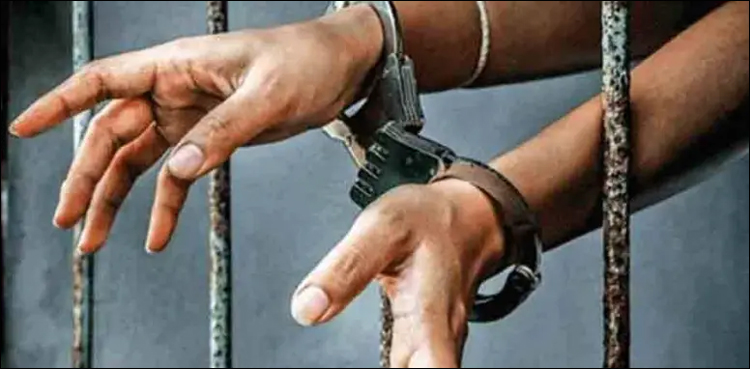 کراچی : لاکھوں روپے چھیننے والے دو ملزمان مقابلے کے بعد گرفتار