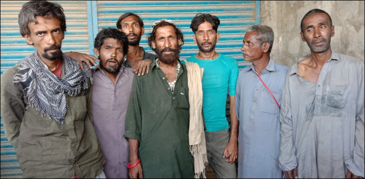 کراچی پولیس کی عجیب حرکت، نشئی افراد سے بھری بس سجاول میں دربار پر چھوڑ کر رفو چکر