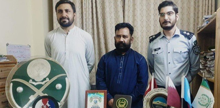 وزیراعظم ہاؤس کا جعلی افسر بن کر لوگوں کو لوٹنے والا ملزم گرفتار
