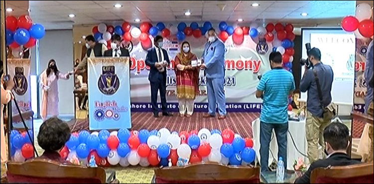 لاہور: پاکستانی طلبہ کے لیے انگلش ورکس پروگرام کا افتتاح