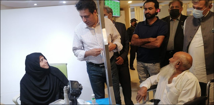 کراچی میں نادرا دفاتر کے باہر سرگرم ایجنٹ مافیا کے خلاف کریک ڈاؤن  کا حکم