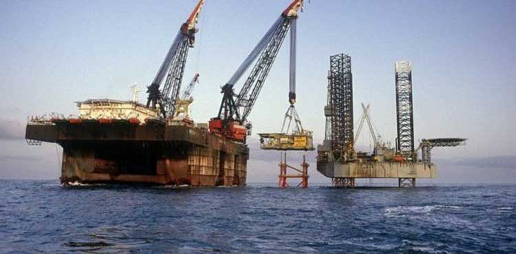 روس یوکرین جنگ کے بدترین اثرات، خام تیل کی قیمتیں ریکارڈ10 سال کی بَلندی کو چھونے لگیں