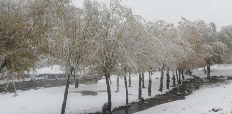 مئی بن گیا دسمبر، پاکستان میں برفباری ہونے لگی