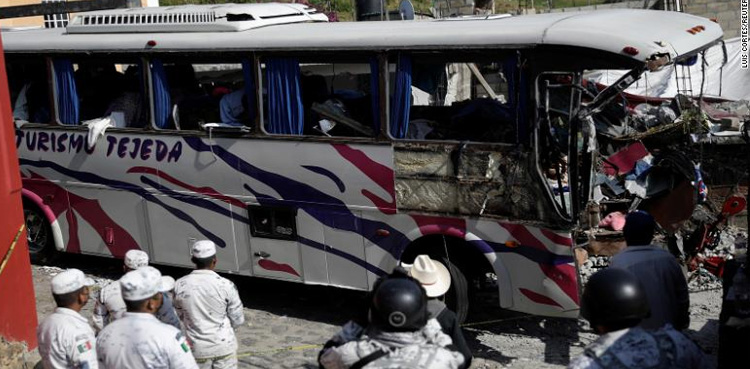 میکسیکو : تیز رفتار بس کو خوفناک حادثہ، 19 مسافر ہلاک