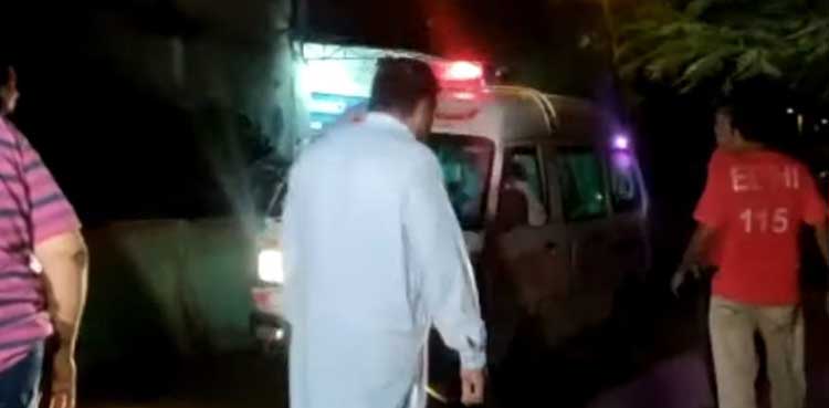 ناردرن بائی پاس کے قریب مسافر بس اورٹرک میں خوفناک  تصادم، 2افرادجاں بحق، 13 زخمی
