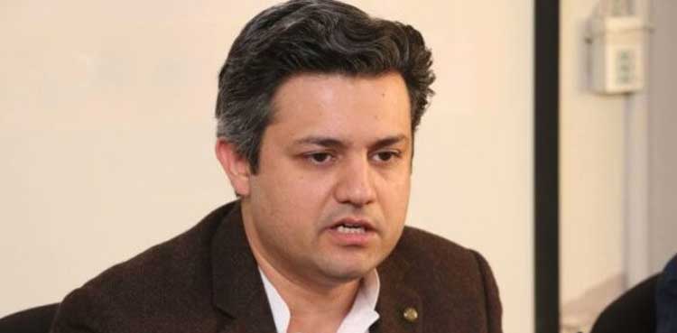 این اے 129 ضمنی انتخاب : پی ٹی آئی کے حماد اظہر نے  کاغذات نامزدگی جمع کرادیئے