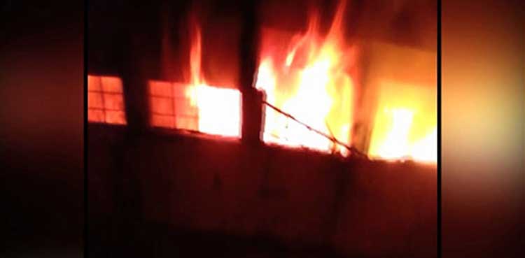 کراچی میں دھاگا بنانے والی فیکٹری میں لگی آگ پر قابو پالیا گیا