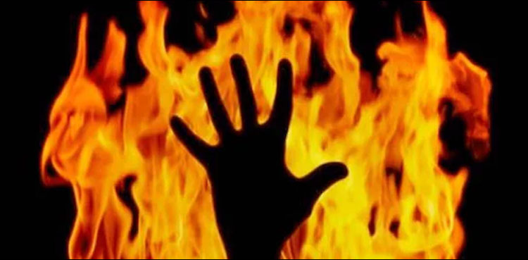 سرگودھا: بھتہ نہ دینے پر خاتون کو آگ لگا دی گئی