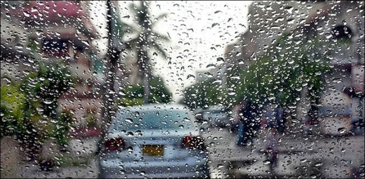 کوئٹہ میں موسم سرما کی پہلی برف باری، کراچی میں بوندا باندی