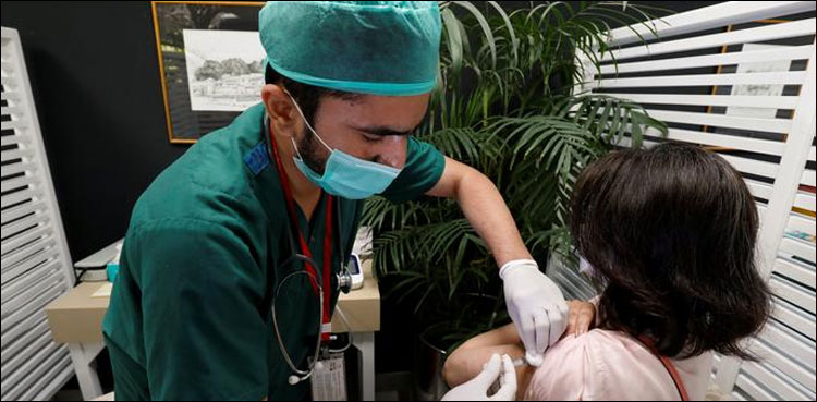 ویکسین لگوانے والے کورونا سے کتنے محفوظ ہیں ؟ جانیے