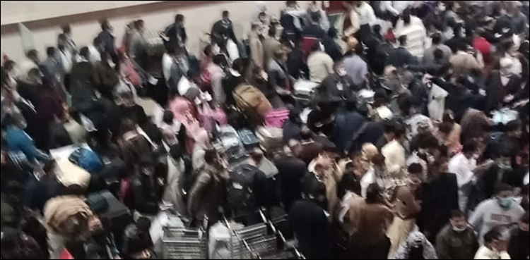 سی اے اے کی بدانتظامی، 3 ہزار سے زائد مسافر ایئرپورٹ پر موجود