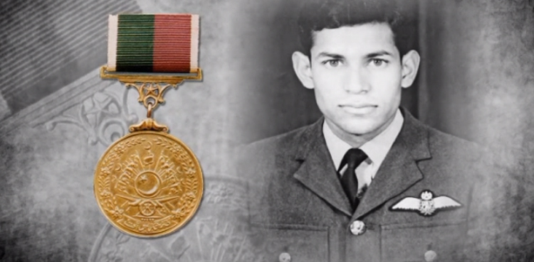 پاک فضائیہ کا فلائنگ آفیسرنسیم نثار بیگ شہید کو خراجِ عقیدت پیش