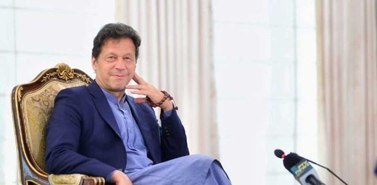 ہدف سے زائد ٹیکس وصولی، وزیراعظم عمران خان کی  ایف بی آرکی ٹیم کو مبارکباد