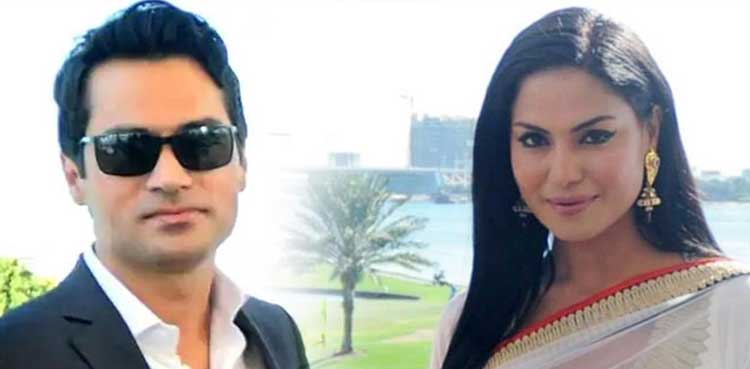 وینا ملک کی والدہ نے بیٹی کے سابق شوہراسد خٹک کو بوتل دے ماری