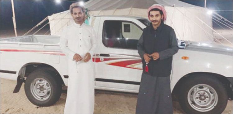 سعودی شہری پک اپ گاڑی کے ساتھ ڈاکار ریلی میں شریک