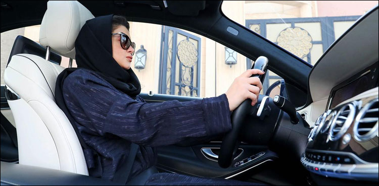 سعودی عرب: خواتین کے لیے لیموزین ڈرائیونگ لائسنس کا اجرا