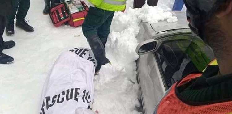 سیرو تفریح کیلئے مری جانیوالے  اسلام آباد کے اے ایس آئی خاندان سمیت جاں بحق