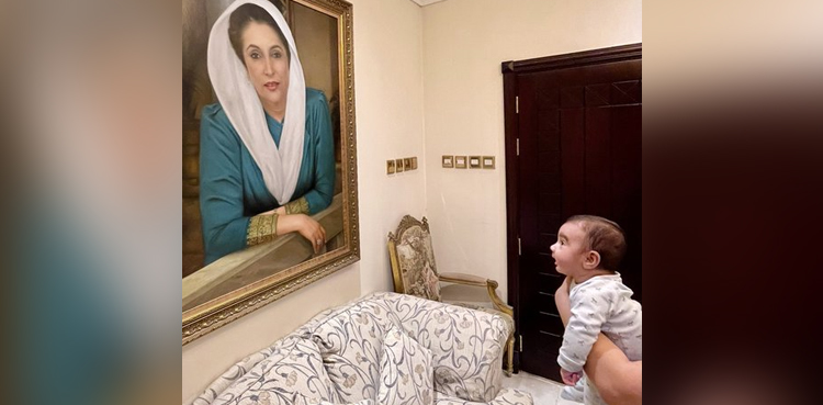 بختاور بھٹو نے اپنے بیٹے کی تصویر بینظیر بھٹو کے ساتھ شیئر کردی