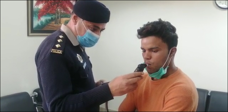 موٹر وے پولیس کو شراب نوشی کو چیک کرنے والے جدید بریتھ اینالائزر فراہم