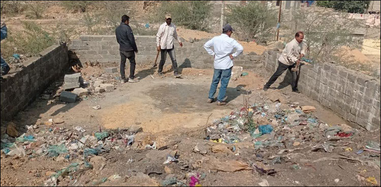 قبرستان کی زمین پر دو دو سو گز کے پلاٹ کی کٹنگ