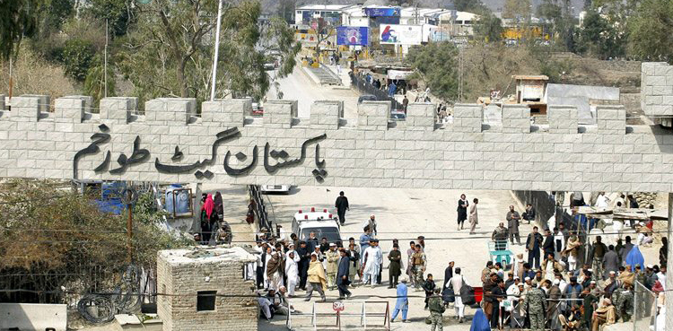 اومیکرون کے پھیلاؤ کا خطرہ ، طور خم بارڈر پر صحت کا عملہ دگنا کردیا گیا