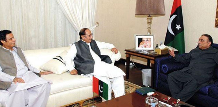 حکومت کیخلاف تحریک عدم اعتماد : آصف زرداری نے چوہدری برادران کو آج عشائیہ پر مدعو کرلیا