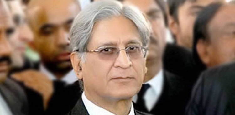 مریم نواز کے پاس سب سے زیادہ فیک نیوز ہوتی ہیں، اعتزاز احسن