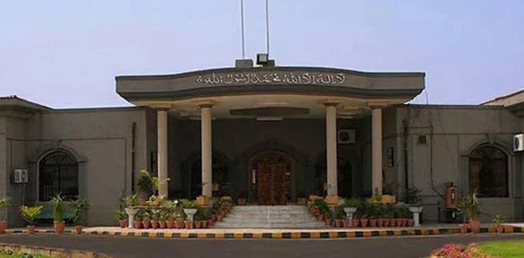 پی ٹی آئی نے اکبر ایس بابرکو فارن فنڈنگ کیس سے الگ کرنے کی درخواست مسترد ہونے کا فیصلہ چیلنج کردیا