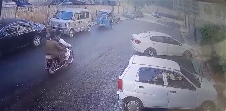 نئے سال کے دونوں ماہ ہندو رشتہ داروں کے لیے بھاری ثابت، لوٹ مار کا ایک اور واقعہ (ویڈیو)
