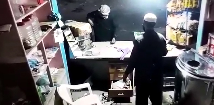 ‘کنگلے’ ڈاکو نے ریزگاری بھی سمیٹ لی (شرمناک فوٹیج سامنے آ گئی)