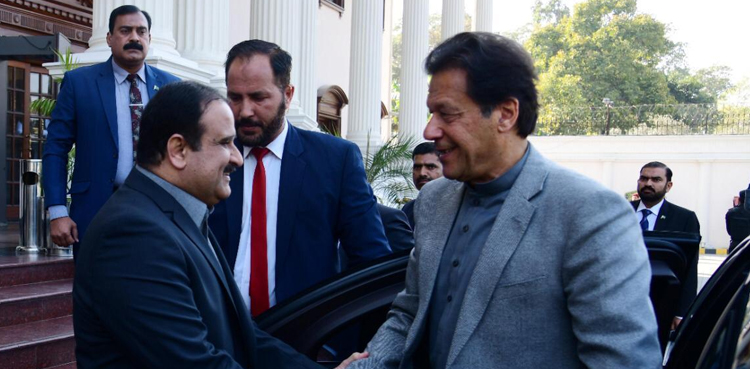 سیاسی گرما گرمی ، وزیراعظم  آج ایک روزہ دورے پر لاہور پہنچیں گے