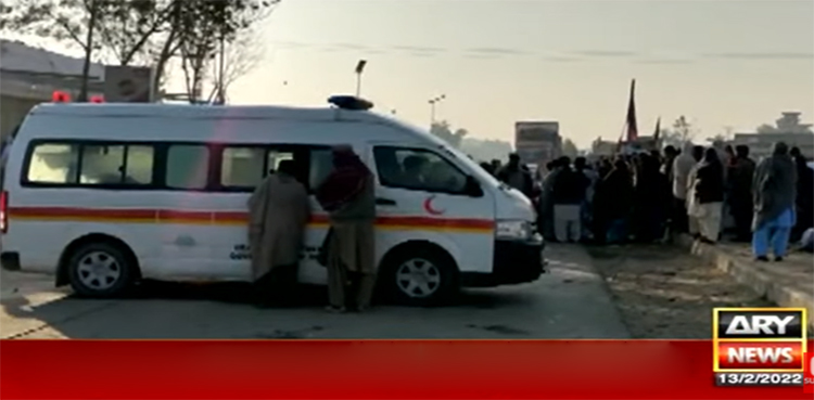 نواب شاہ فائرنگ: لواحقین نے لاشوں کے ہمراہ دھرنا دے دیا