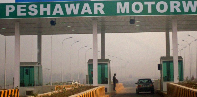 پشاور ٹول پلازہ: کار سے 18 کلو گرام منشیات برآمد
