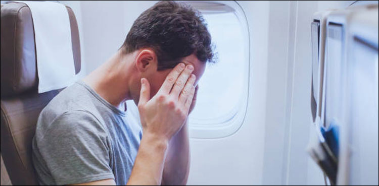 سفر کرتے ہوئے متلی اور چکر کیوں محسوس ہوتے ہیں؟