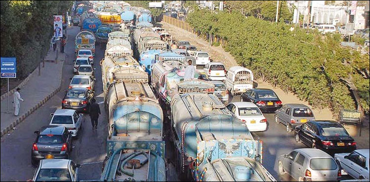 کراچی: دن کے اوقات میں ٹینکرز کے سڑکوں پر آنے پر پابندی کا مطالبہ
