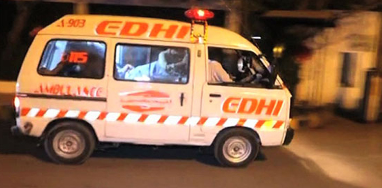 گوجرانوالہ: 2 مسافر وین ڈمپر سے ٹکرا گئیں، 12 افراد جاں‌ بحق
