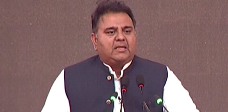 ’عمران خان کی پیٹھ میں چھرا گھونپنے والوں کو جوتے پڑیں گے‘