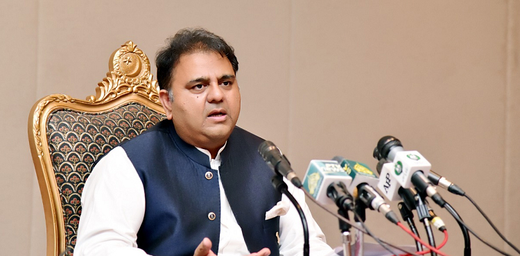 جاوید لطیف کا  ہارس ٹریڈنگ کا اعتراف، فواد چوہدری کا الیکشن کمیشن سے  نوٹس لینے کا مطالبہ