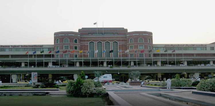 لاہور ایئر پورٹ پر لاکھوں روپے مالیت  کے موبائل فونز اسمگل کرنے کی کوشش ناکام