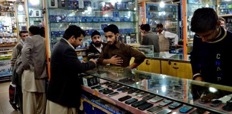 کراچی میں چھینے گئے موبائل فونز کی فروخت روکنے کے لیے بڑا فیصلہ
