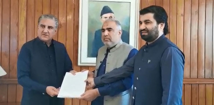 جنوبی پنجاب صوبے کے قیام کیلئے آئینی ترمیمی بل اسپیکر قومی اسمبلی کو پیش