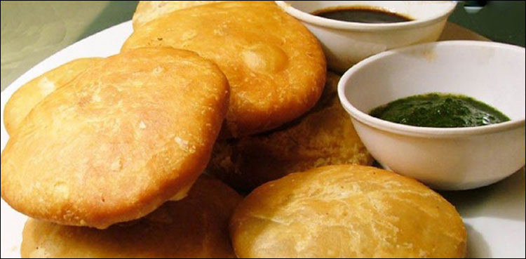 افطار کے لیے مزیدار قیمے کی کچوریاں بنائیں